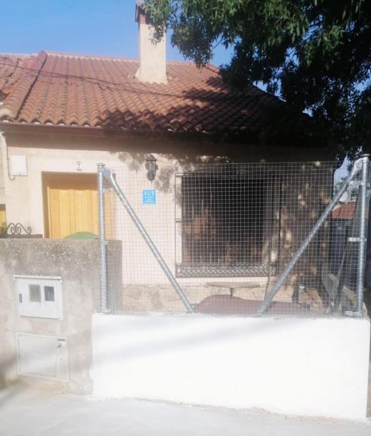 Casa De Los Abuelos Ortigosa del Monte ภายนอก รูปภาพ